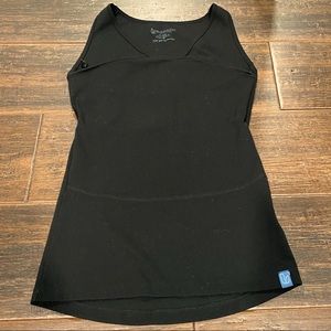 Lalabu Baby Wearing Tank Size L fits like a med.